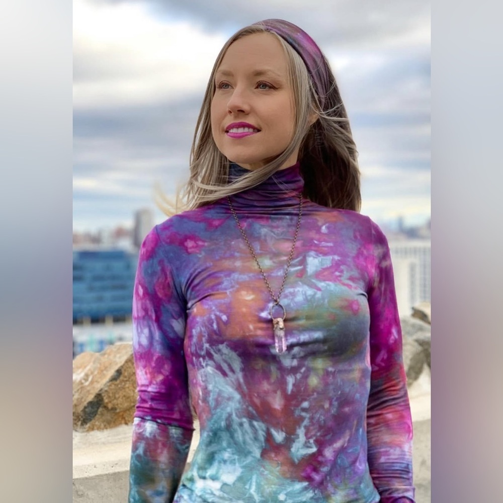 Violet and Grey Tie Dye Stretch Turtleneck SZ M/L